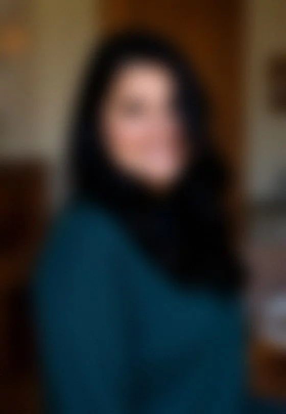Sandra, 25